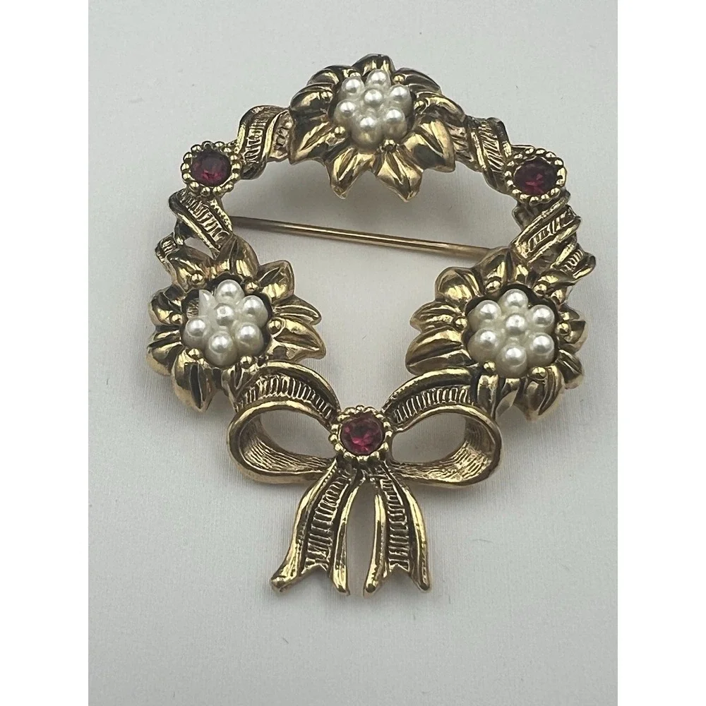 Vintage GAVIN Gold Wreath Brooch Faux Pearl Ruby Rhinestone Bow Size 1.75